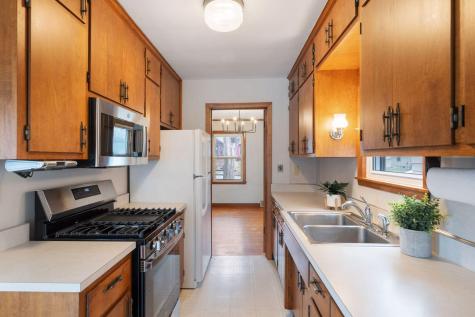 1935 Arlington Avenue E Saint Paul MN 55119