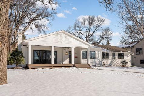 524 Mississippi River Boulevard S Saint Paul MN 55116