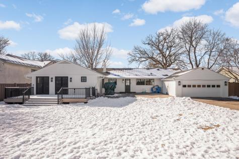 524 Mississippi River Boulevard S Saint Paul MN 55116