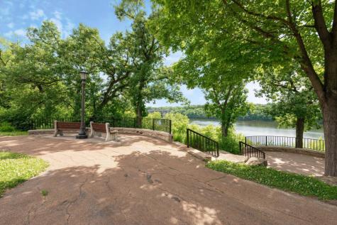 524 Mississippi River Boulevard S Saint Paul MN 55116