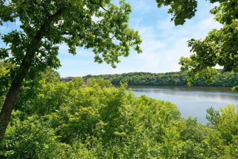 524 Mississippi River Boulevard S Saint Paul MN 55116