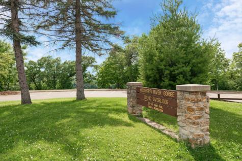524 Mississippi River Boulevard S Saint Paul MN 55116