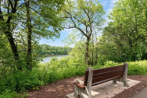 524 Mississippi River Boulevard S Saint Paul MN 55116