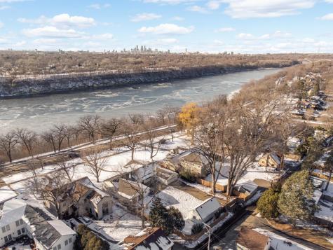 524 Mississippi River Boulevard S Saint Paul MN 55116