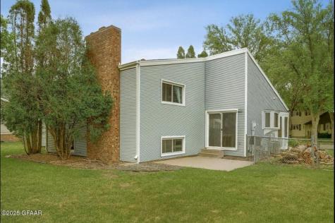 3402 Par Street N Fargo ND 58102