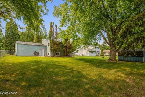 3402 Par Street N Fargo ND 58102