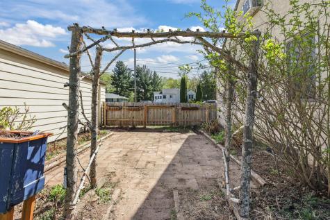 2693 5th Street E Maplewood MN 55119