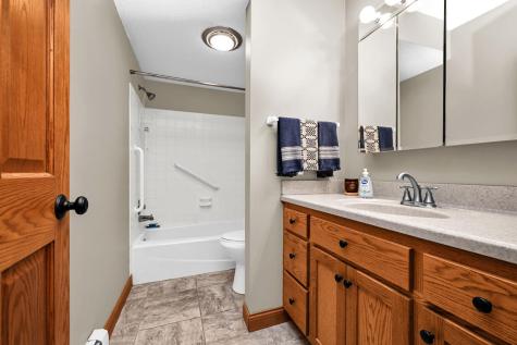 2465 Londin Lane E Maplewood MN 55119