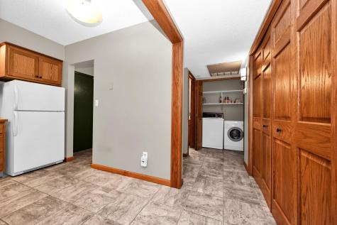 2465 Londin Lane E Maplewood MN 55119
