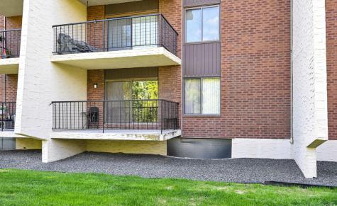 2465 Londin Lane E Maplewood MN 55119