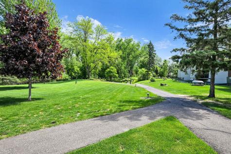 2465 Londin Lane E Maplewood MN 55119