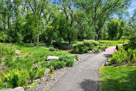 2465 Londin Lane E Maplewood MN 55119
