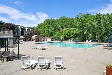 2465 Londin Lane E Maplewood MN 55119