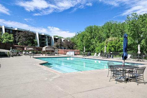 2465 Londin Lane E Maplewood MN 55119