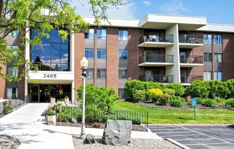 2465 Londin Lane E Maplewood MN 55119