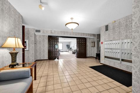 2465 Londin Lane E Maplewood MN 55119