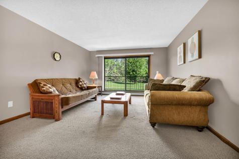 2465 Londin Lane E Maplewood MN 55119