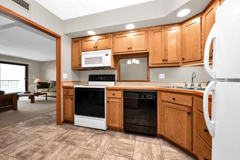 2465 Londin Lane E Maplewood MN 55119