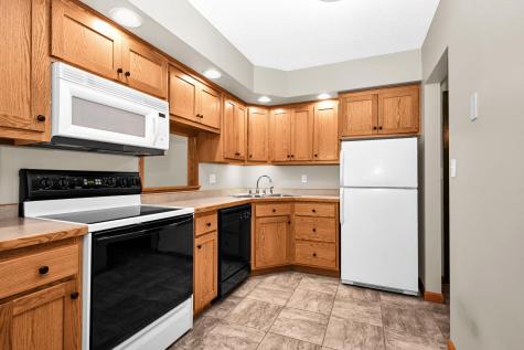 2465 Londin Lane E Maplewood MN 55119