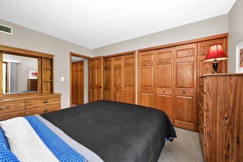 2465 Londin Lane E Maplewood MN 55119