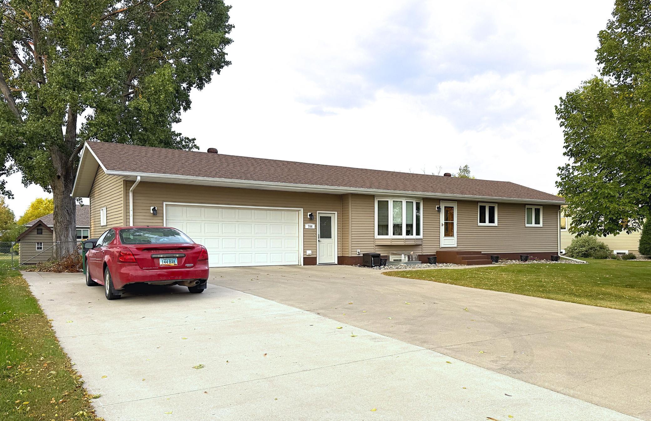 704 3rd Avenue NE Hillsboro ND 58045