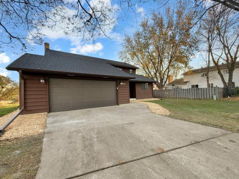 2939 Maple Street N Fargo ND 58102