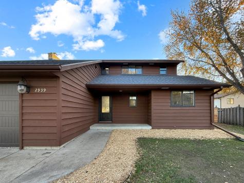 2939 Maple Street N Fargo ND 58102