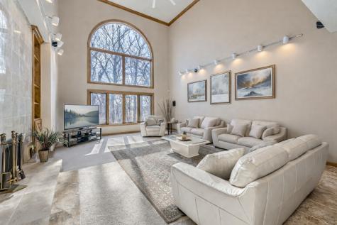 4 W Bay Lane North Oaks MN 55127