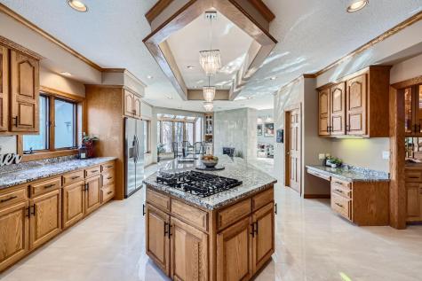 4 W Bay Lane North Oaks MN 55127