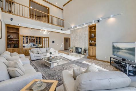 4 W Bay Lane North Oaks MN 55127