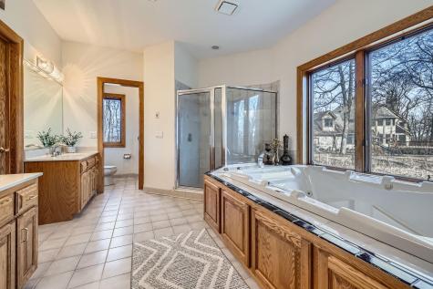 4 W Bay Lane North Oaks MN 55127