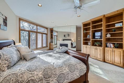 4 W Bay Lane North Oaks MN 55127