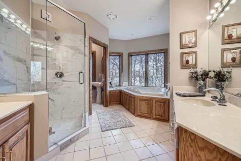 4 W Bay Lane North Oaks MN 55127