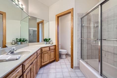 4 W Bay Lane North Oaks MN 55127