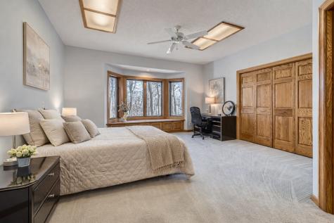 4 W Bay Lane North Oaks MN 55127