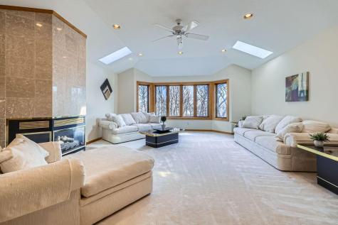 4 W Bay Lane North Oaks MN 55127