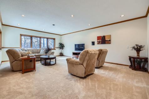 4 W Bay Lane North Oaks MN 55127