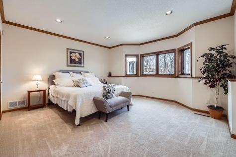 4 W Bay Lane North Oaks MN 55127