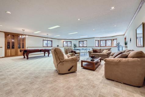 4 W Bay Lane North Oaks MN 55127