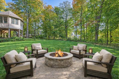 4 W Bay Lane North Oaks MN 55127