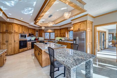4 W Bay Lane North Oaks MN 55127