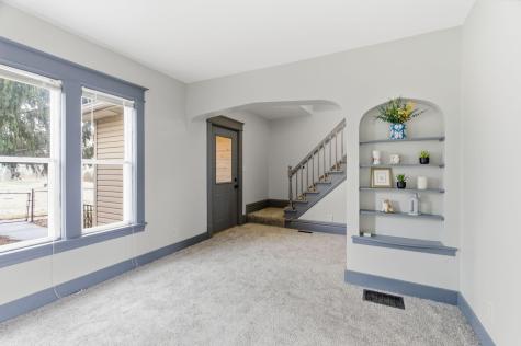 902 Dodd Road West Saint Paul MN 55118