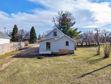 418 Main Street E Detroit Lakes MN 56501