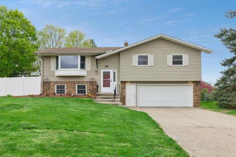 631 Greenway Avenue N Oakdale MN 55128