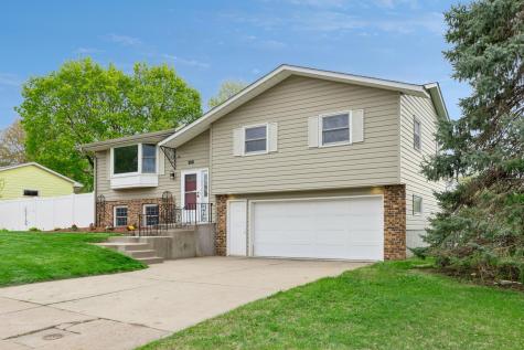 631 Greenway Avenue N Oakdale MN 55128