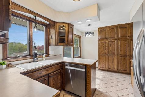 631 Greenway Avenue N Oakdale MN 55128