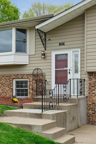 631 Greenway Avenue N Oakdale MN 55128