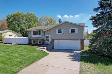 631 Greenway Avenue N Oakdale MN 55128