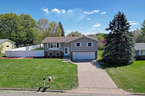 631 Greenway Avenue N Oakdale MN 55128
