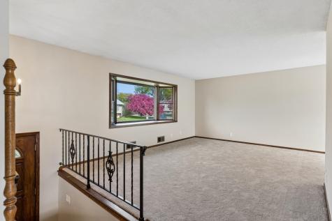 631 Greenway Avenue N Oakdale MN 55128